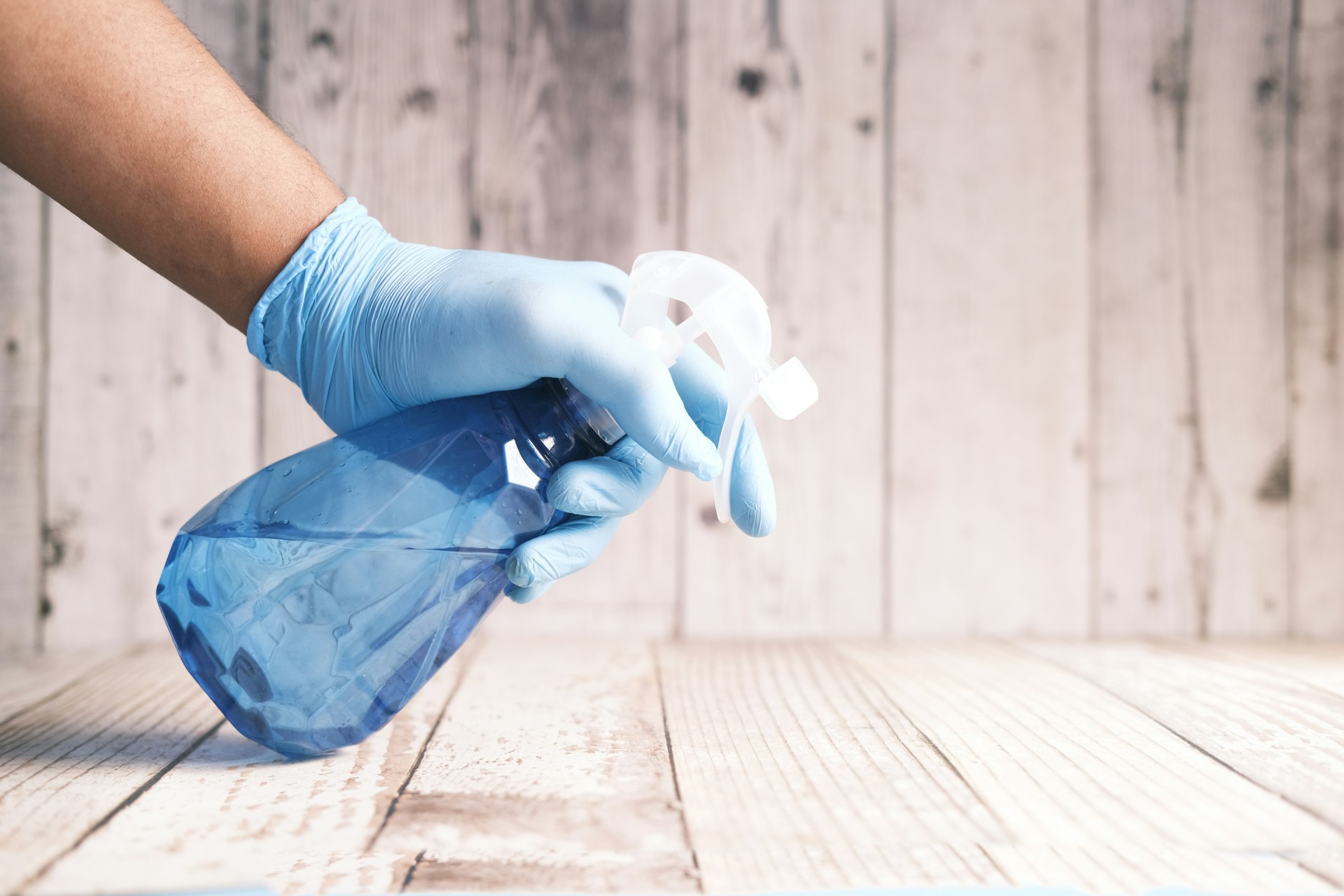 Botella de spray azul