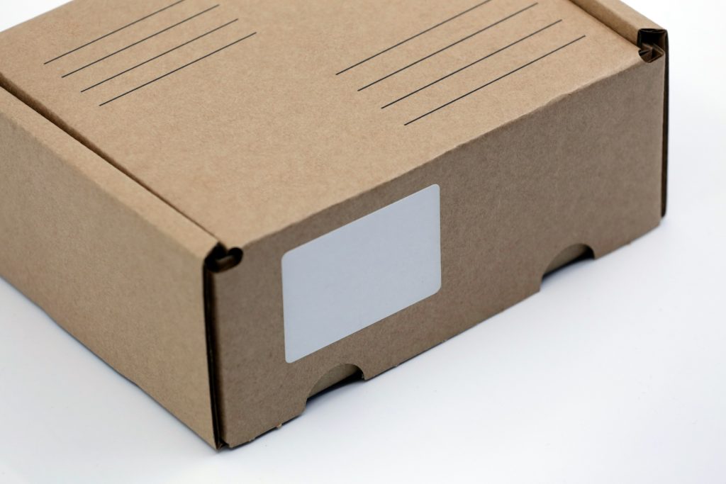 Caja de cartón marrón cerrada