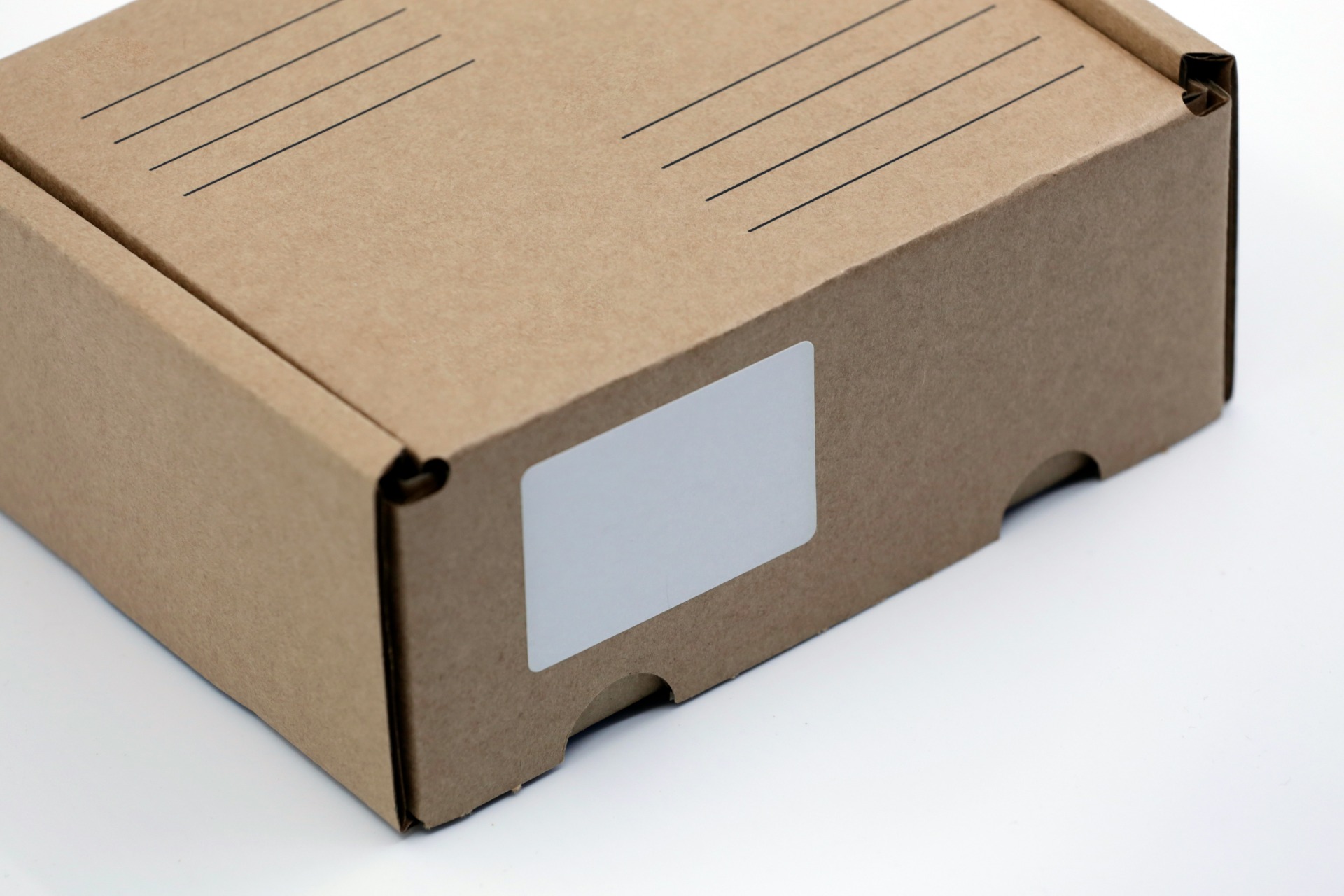 Caja de cartón marrón cerrada